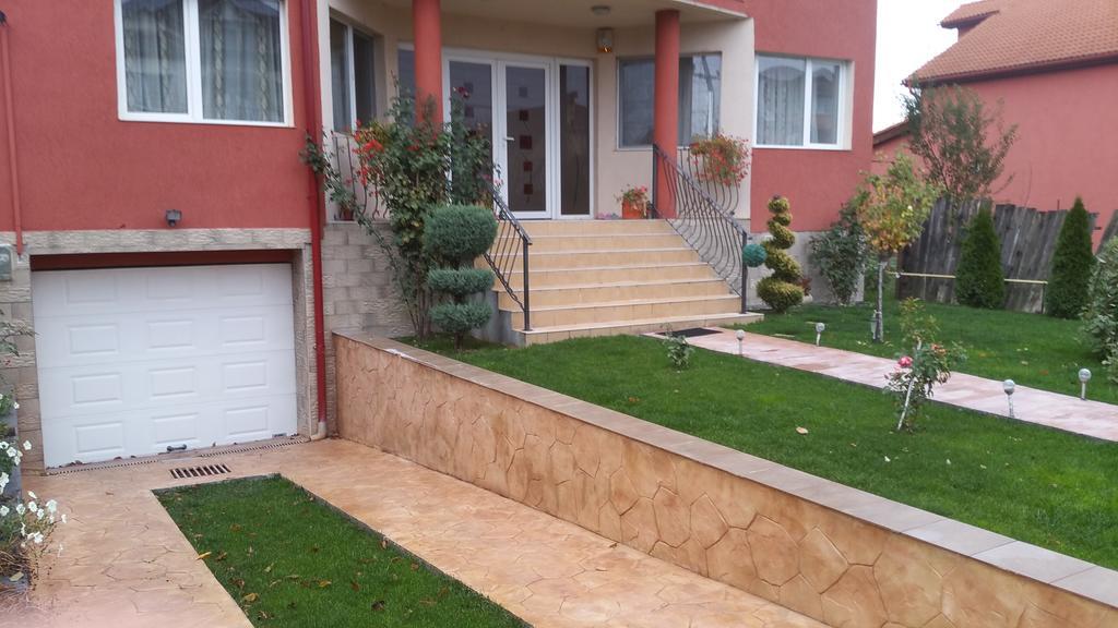 Family Pension Arad Bagian luar foto