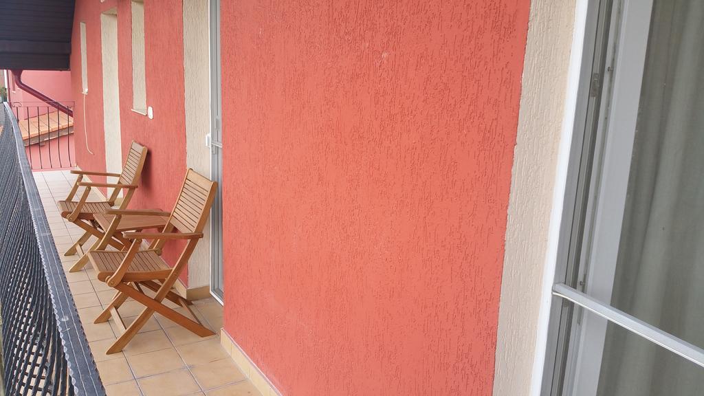 Family Pension Arad Bagian luar foto