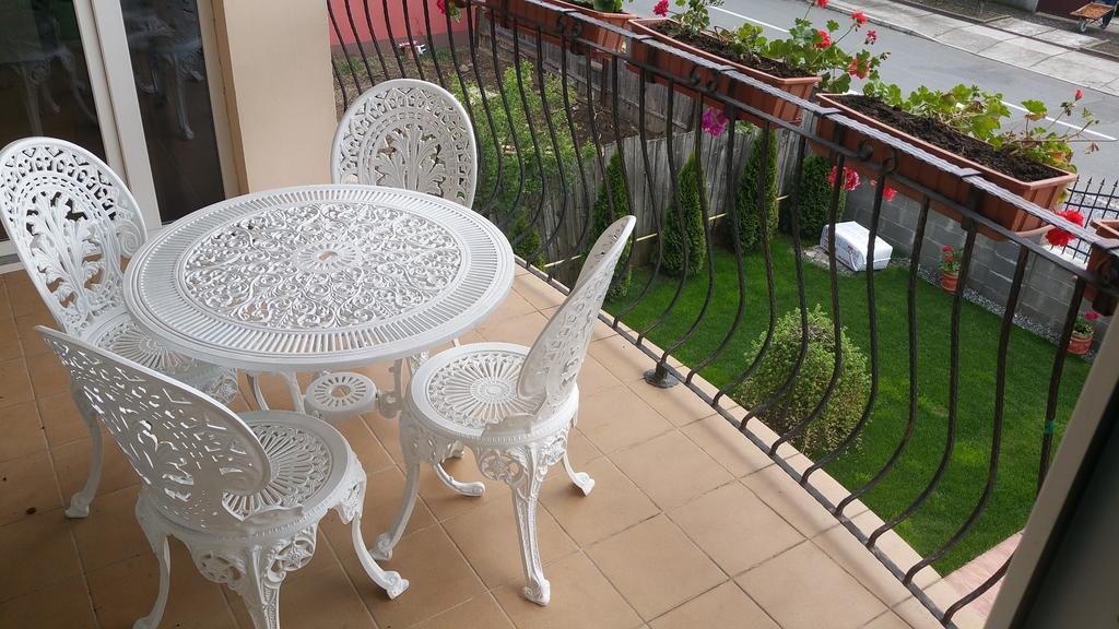 Family Pension Arad Bagian luar foto