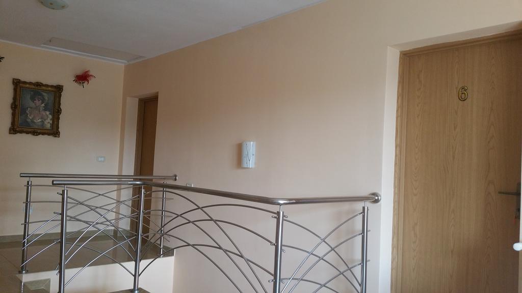 Family Pension Arad Bagian luar foto