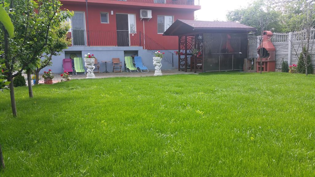 Family Pension Arad Bagian luar foto
