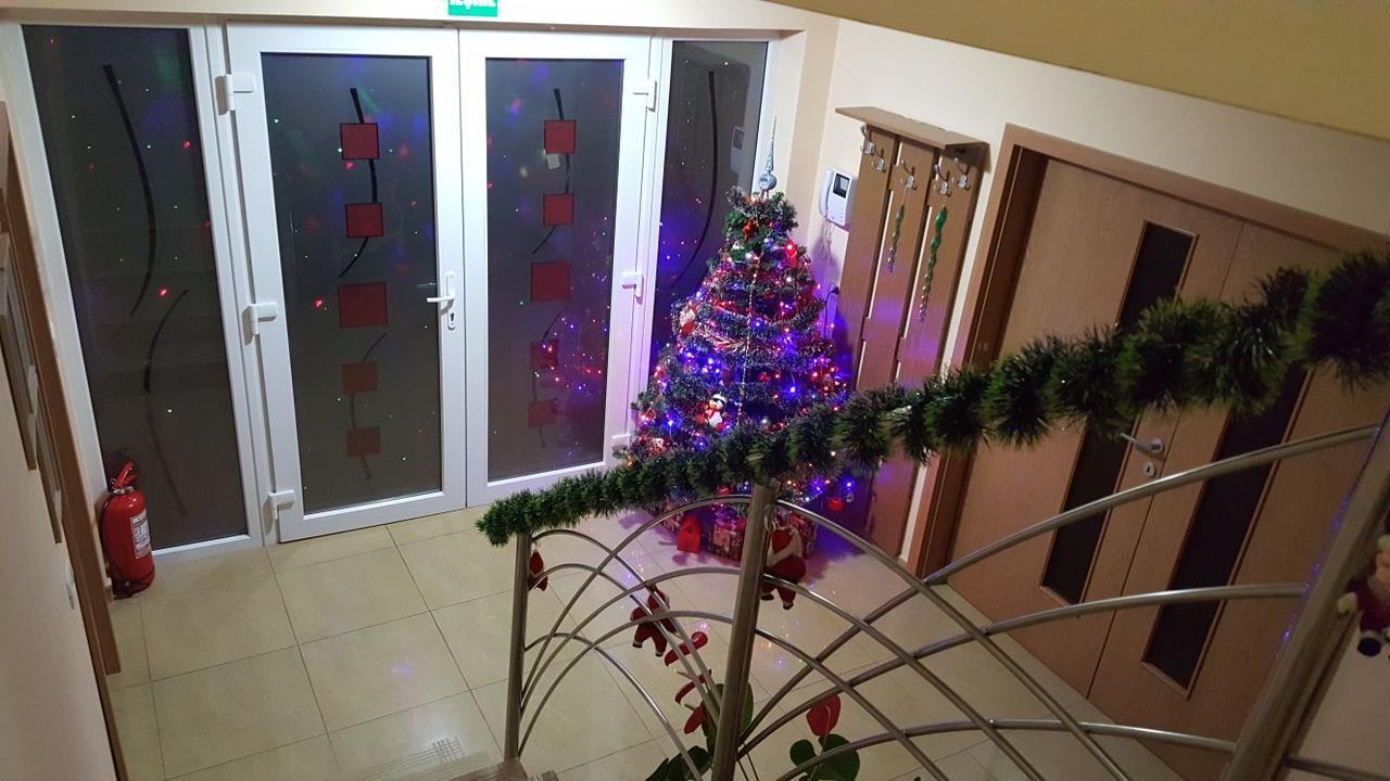 Family Pension Arad Bagian luar foto