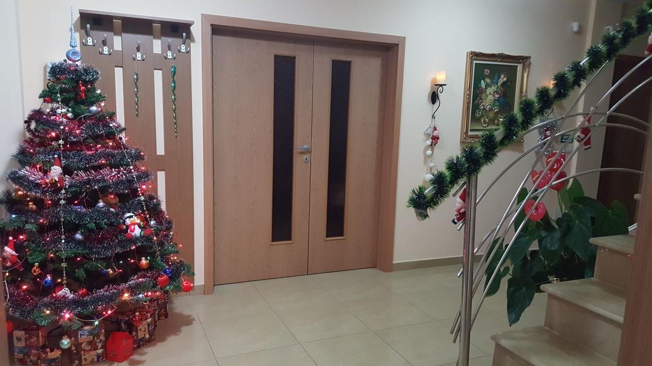 Family Pension Arad Bagian luar foto