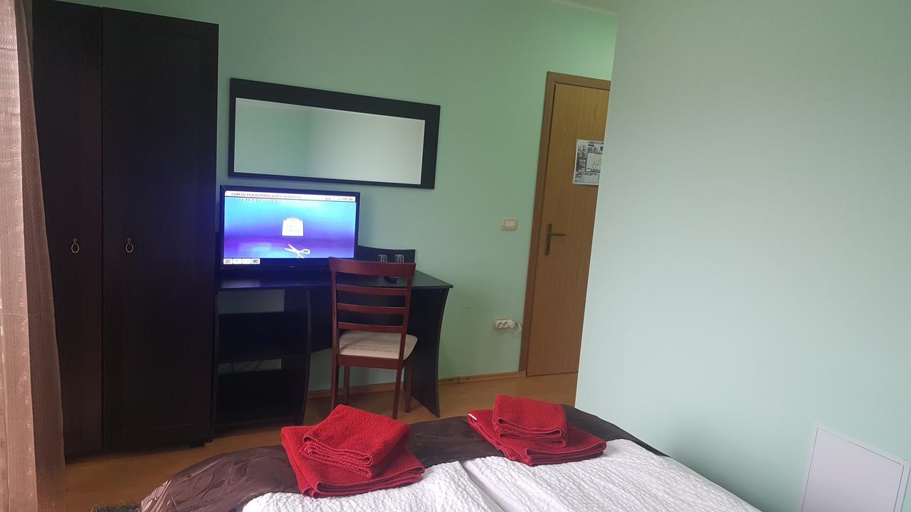 Family Pension Arad Bagian luar foto